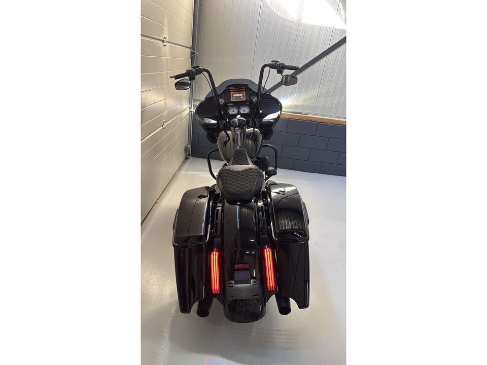 Harley Davidson 103 FLTRXS Road Glide CVO Blackout Roadglide