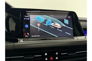 Volkswagen Golf 1.5 eTSI R-Line 162PK DSG Pano Sfeer Clima LED Carplay Trekhaak Virtual Navi PDC 18"LMV Stoel/Stuurverwarming