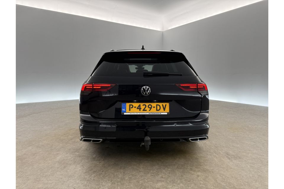 Volkswagen Golf 1.5 eTSI R-Line 162PK DSG Pano Sfeer Clima LED Carplay Trekhaak Virtual Navi PDC 18"LMV Stoel/Stuurverwarming