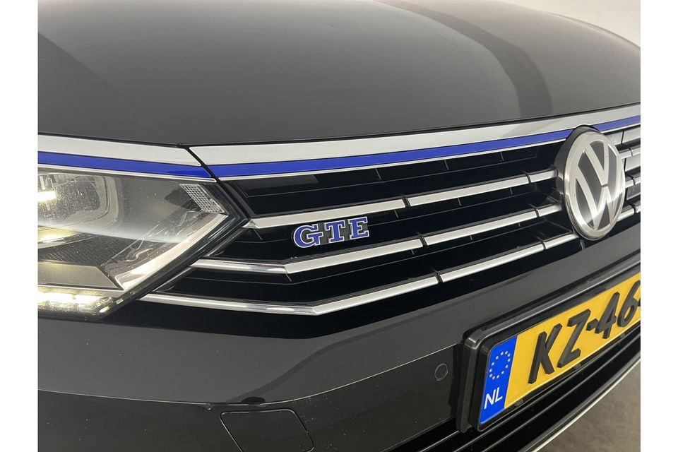 Volkswagen Passat 1.4 TSI GTE 231PK Hybride DSG Carplay LED Camera Cruise Clima Navigatie 17"LMV