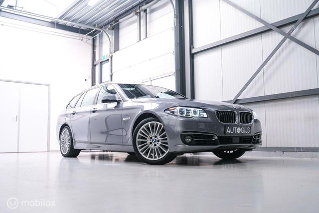 BMW 5 Serie Touring 528i LCI High Luxury Ed | soft close | head up | Panoramadak | camera | trekhaak | lci | led |