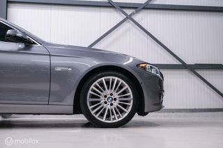 BMW 5 Serie Touring 528i LCI High Luxury Ed | soft close | head up | Panoramadak | camera | trekhaak | lci | led |