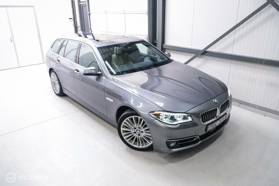 BMW 5 Serie Touring 528i LCI High Luxury Ed | soft close | head up | Panoramadak | camera | trekhaak | lci | led |