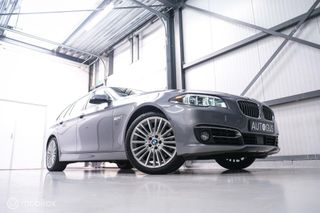 BMW 5 Serie Touring 528i LCI High Luxury Ed | soft close | head up | Panoramadak | camera | trekhaak | lci | led |