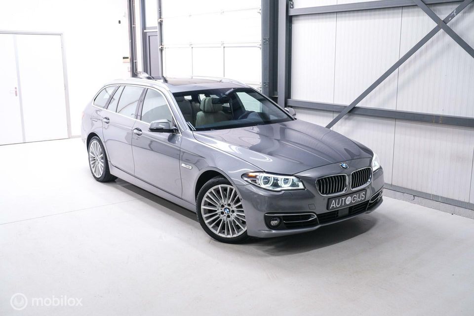 BMW 5 Serie Touring 528i LCI High Luxury Ed | soft close | head up | Panoramadak | camera | trekhaak | lci | led |