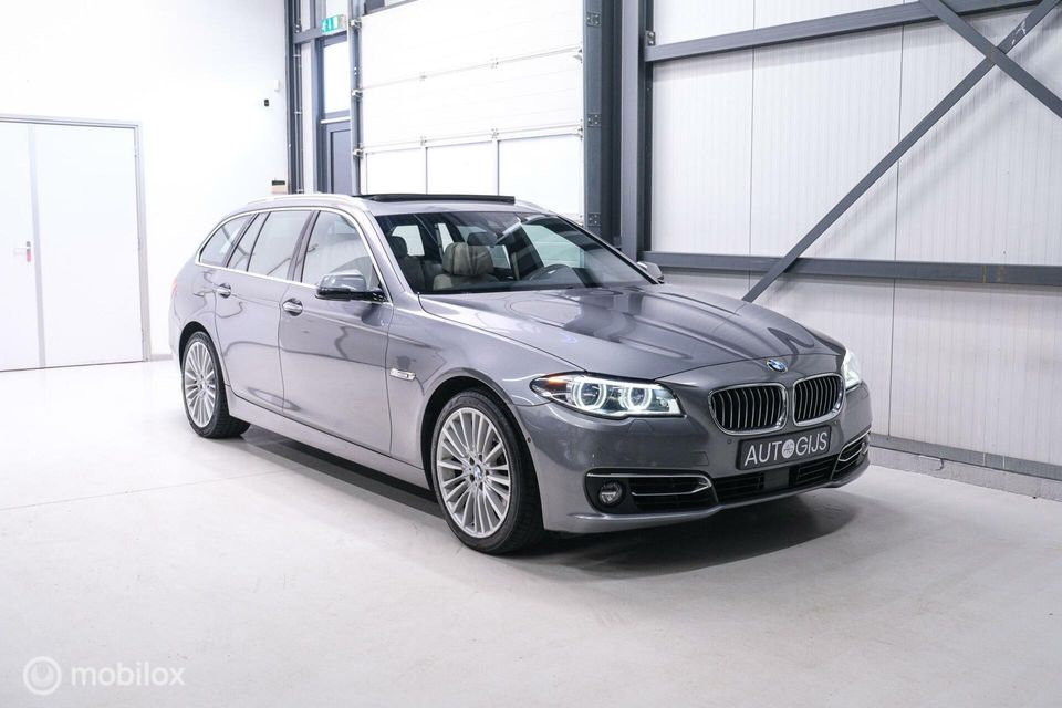 BMW 5 Serie Touring 528i LCI High Luxury Ed | soft close | head up | Panoramadak | camera | trekhaak | lci | led |