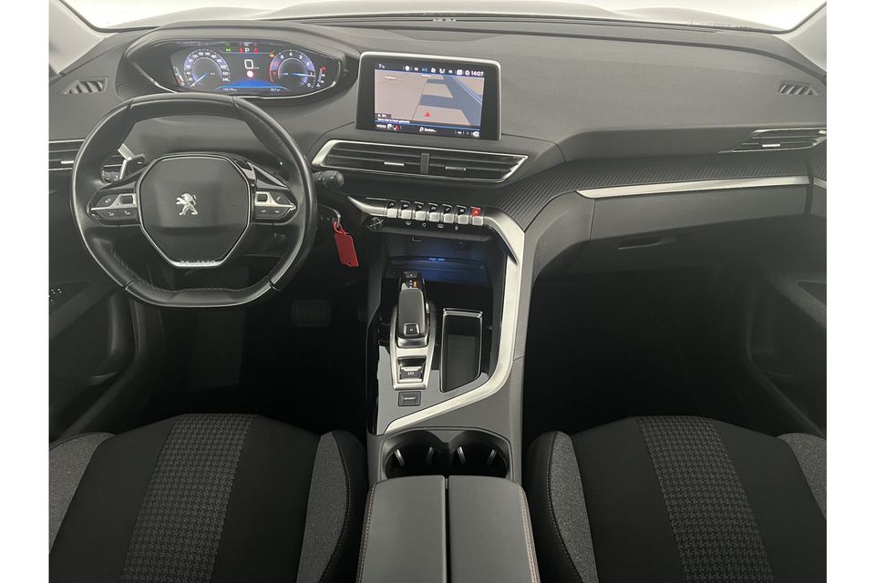 Peugeot 5008 1.2 PureTech 7 Persoons LED Camera Trekhaak Virtual Cruise Clima PDC Navi 17"LMV