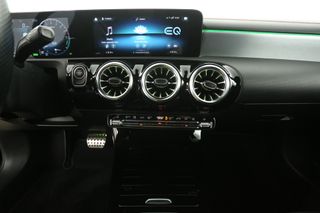 Mercedes-Benz CLA-Klasse 250e AMG 235PK Hybride Sfeer LED Virtual Trekhaak Camera Cruise Navi 18"LMV PDC