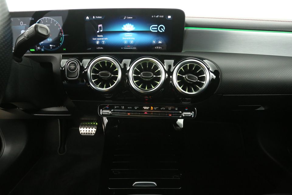 Mercedes-Benz CLA-Klasse 250e AMG 235PK Hybride Sfeer LED Virtual Trekhaak Camera Cruise Navi 18"LMV PDC