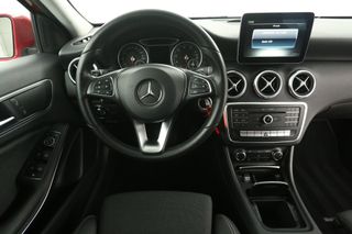 Mercedes-Benz A-Klasse Ambition Automaat Airco LED Cruise Navi PDC 16"LMV