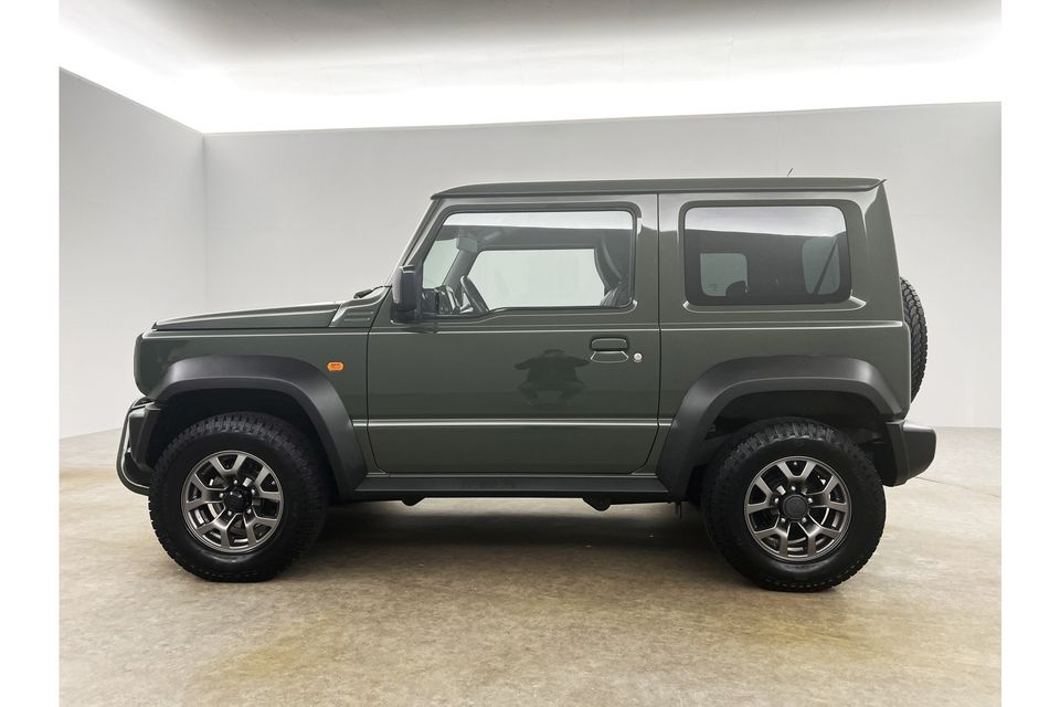 Suzuki Jimny 1.5 Style 4x4 AWD 4 Persoons Stoelverwarming Bullbar Clima Cruise Navi DAB+ 15"LMV