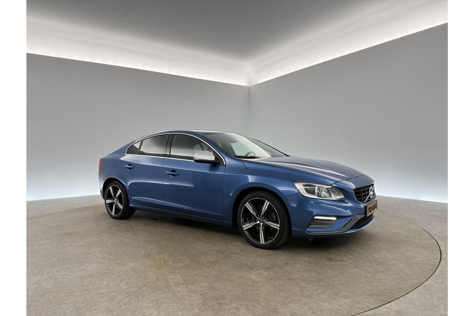 Volvo S60 1.5 T3 Nordic+ R-Design 153PK Automaat Clima LED Cruise Navi Stoelverwarming PDC 18''LMV