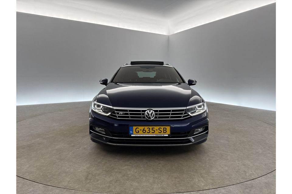 Volkswagen Passat 1.5 TSI Highline R-line DSG 150PK Pano LED ACC Virtual Trekhaak Camera Clima Carplay Leder 19"LMV Navi PDC